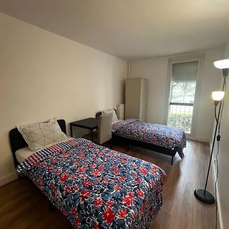 Single Bed In A 2 Bed Dormitory Room Near Paris Argenteuil Exterior photo