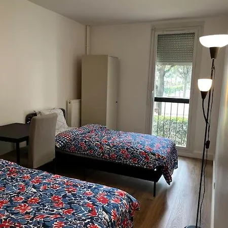 Single Bed In A 2 Bed Dormitory Room Near Paris Argenteuil Exterior photo