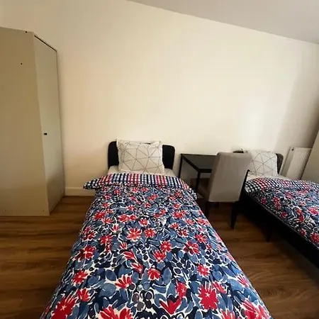 Single Bed In A 2 Bed Dormitory Room Near Paris Argenteuil Exterior photo