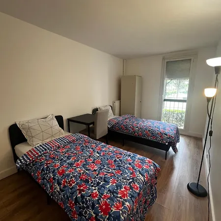 Single Bed In A 2 Bed Dormitory Room Near Paris Argenteuil Exterior photo