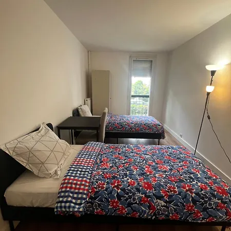 Single Bed In A 2 Bed Dormitory Room Near Paris Argenteuil Exterior photo