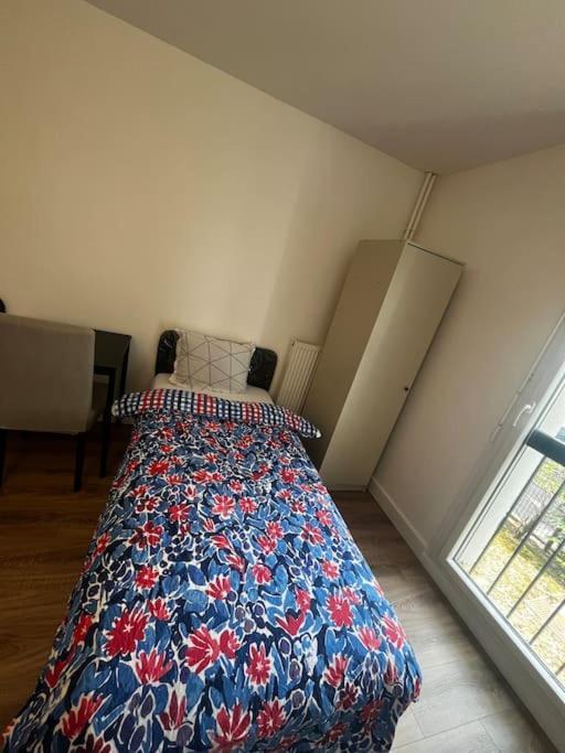 Appartement Single Bed In A 2 Bed Near Paris
