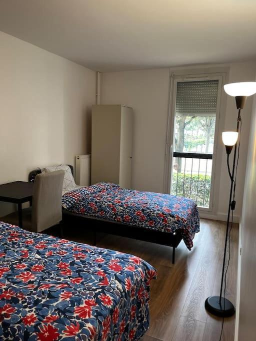 Single Bed In A 2 Bed Near Paris Appartement Argenteuil