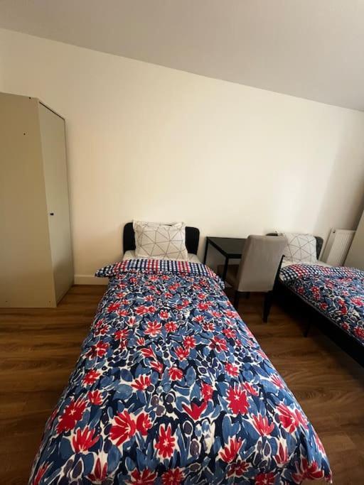 Single Bed In A 2 Bed Near Paris Argenteuil