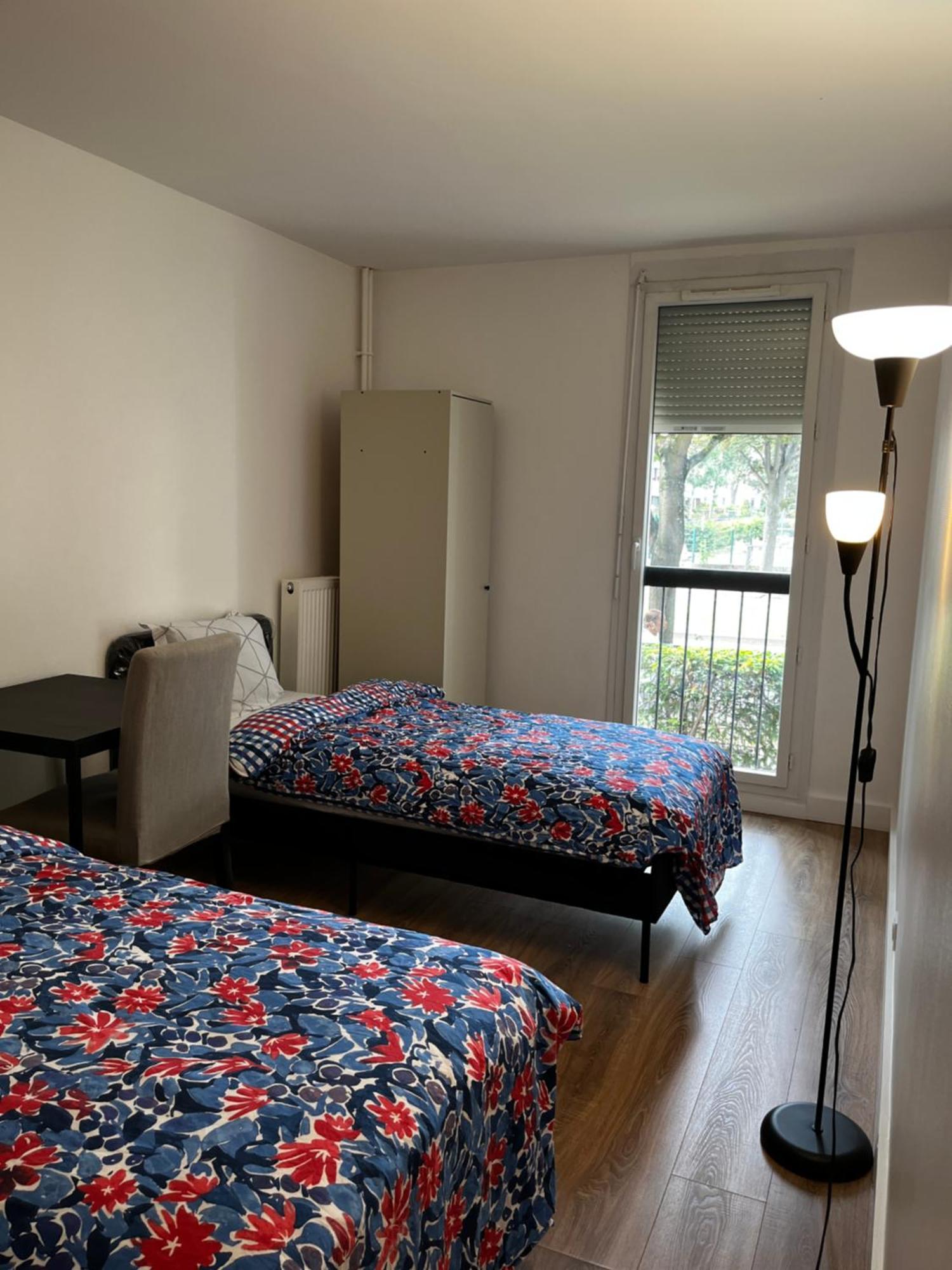 Appartement Single Bed In A 2 Bed Near Paris *